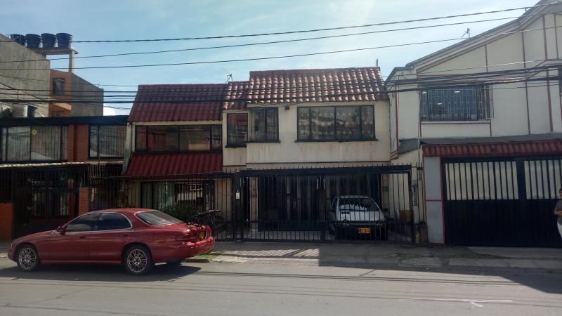 Casa de 5 alcobas en venta en Normandia Ii Sector, Bogotá, 313 m² · foto 3 de 8