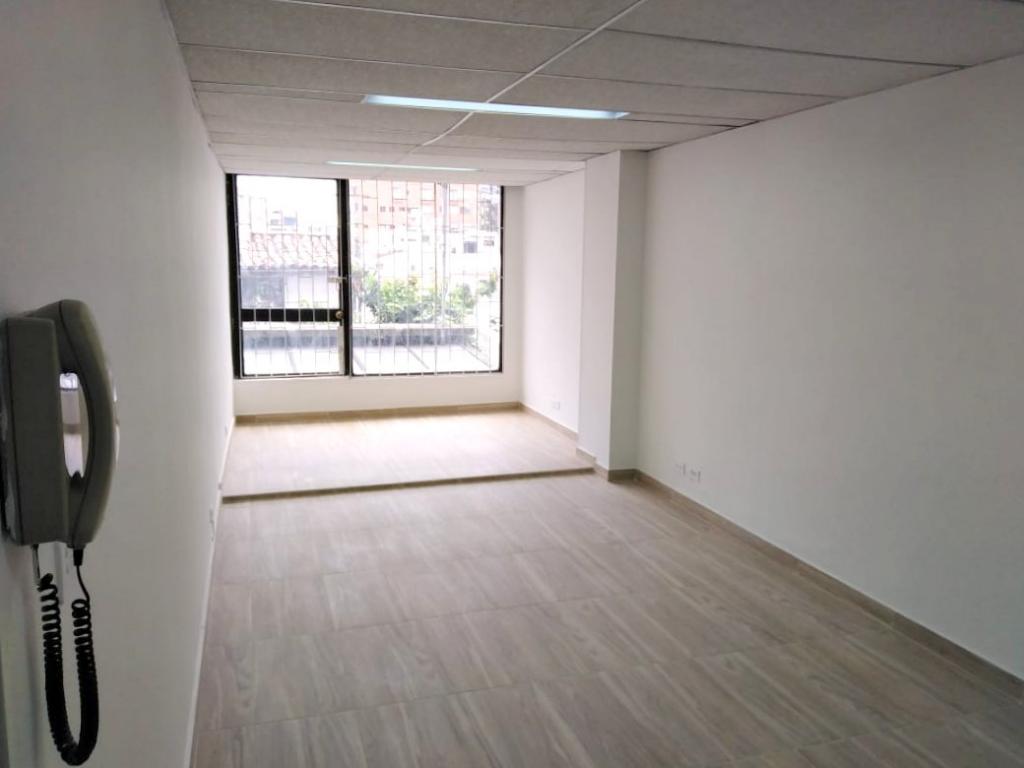 Oficina en venta en Unicentro, Bogotá, 24 m² · foto 2 de 7