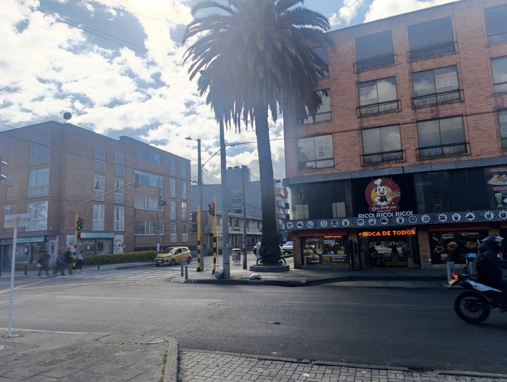 Casa de 8 alcobas en venta en Galerias, Bogotá, 857 m² · foto 3 de 14