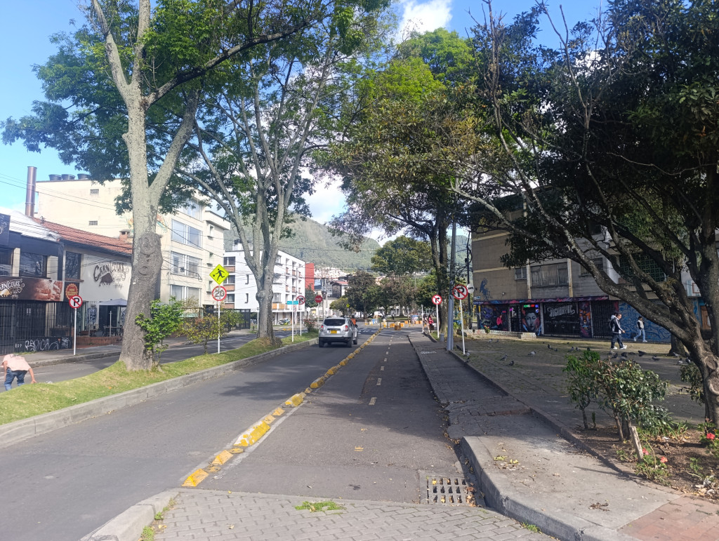 Casa de 8 alcobas en venta en Galerias, Bogotá, 857 m² · foto 8 de 14
