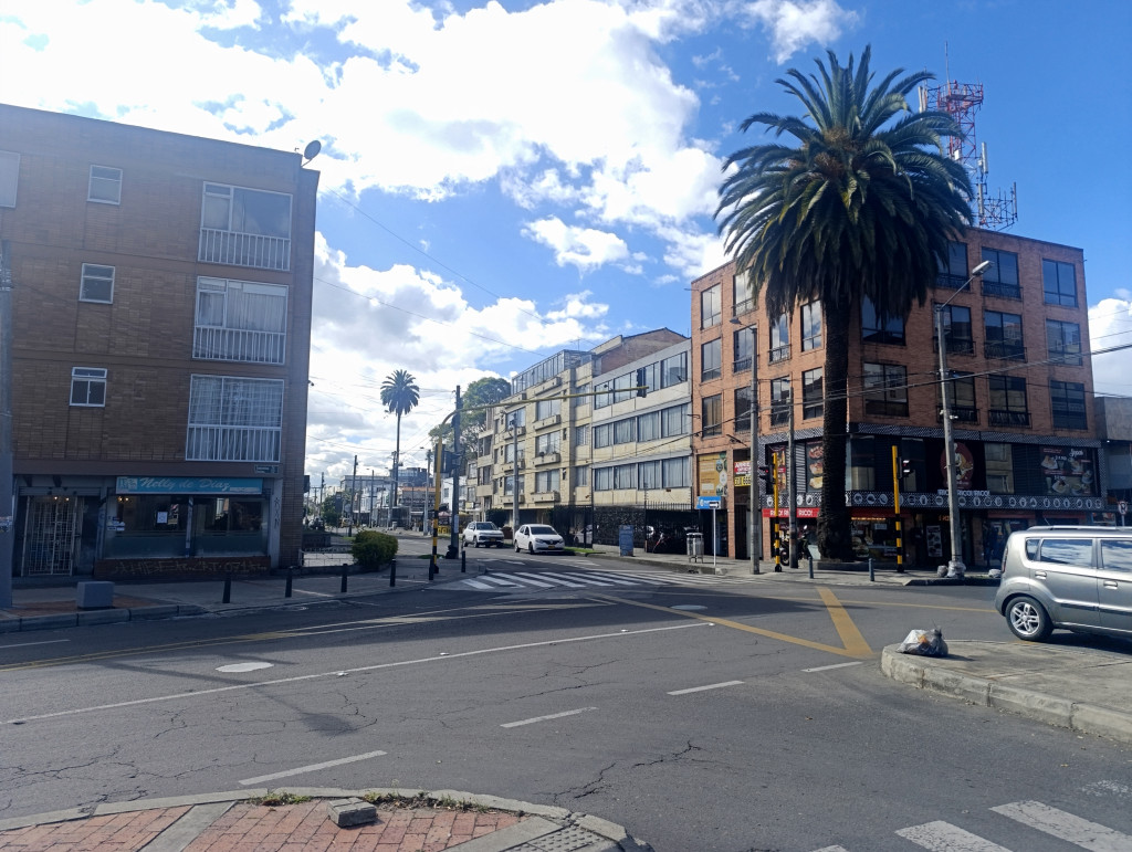 Casa de 8 alcobas en venta en Galerias, Bogotá, 857 m² · foto 9 de 14