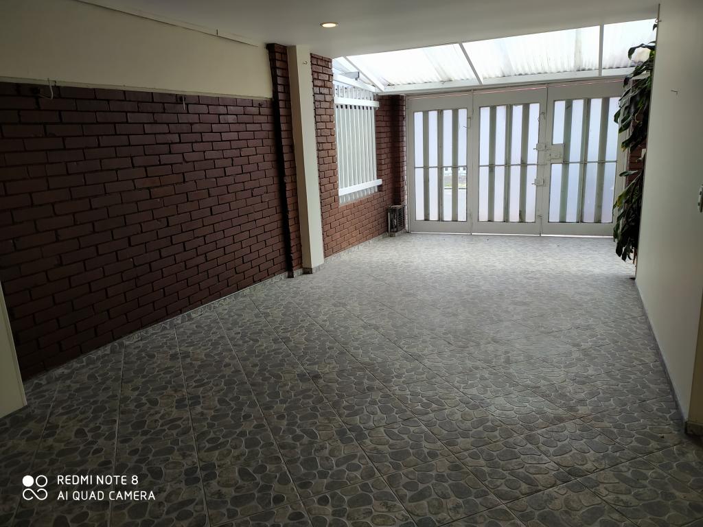 Casa en venta en La Esmeralda, Bogotá · foto 4 de 24