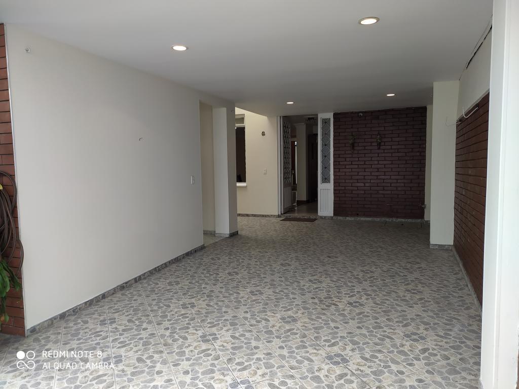 Casa en venta en La Esmeralda, Bogotá · foto 3 de 24