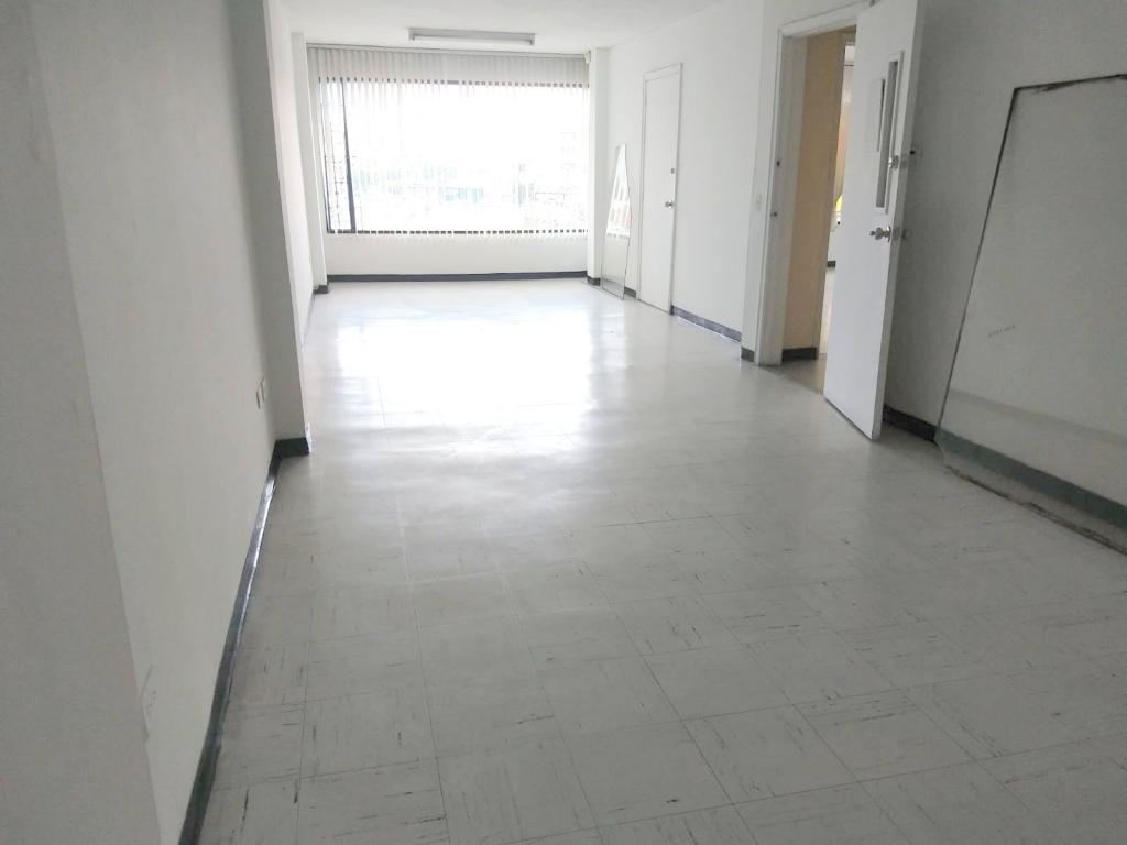 Edificio en arriendo en Acevedo Tejada, Bogotá, 825 m² · foto 12 de 22
