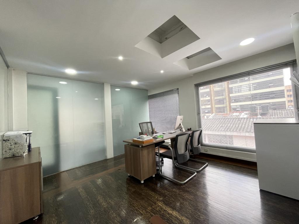 Oficina en venta en Chico Norte, Bogotá, 130 m² · foto 2 de 12