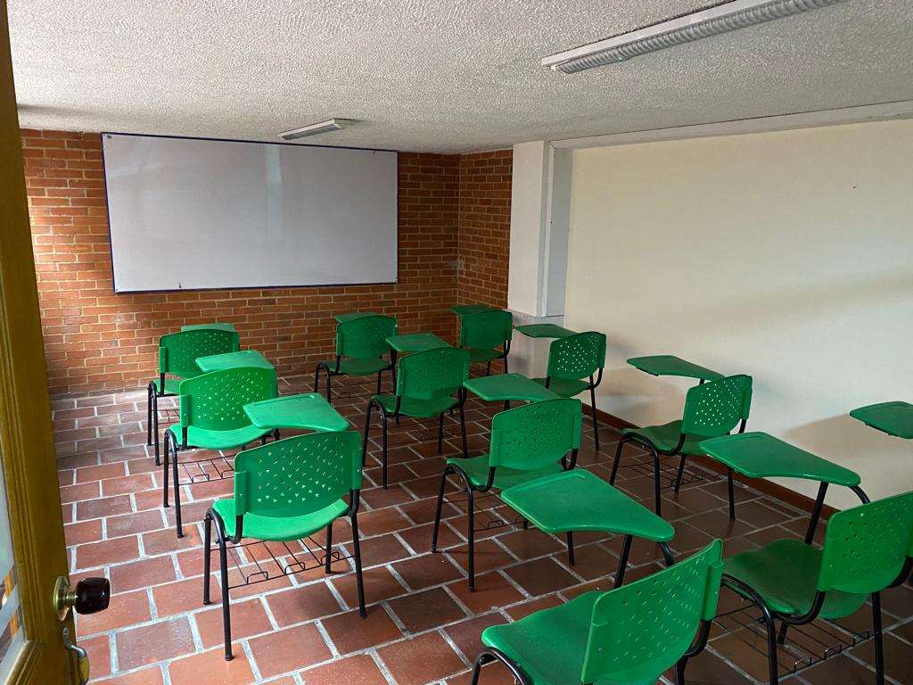 Edificio en arriendo en Colombia, Bogotá, 1800 m² · foto 2 de 24