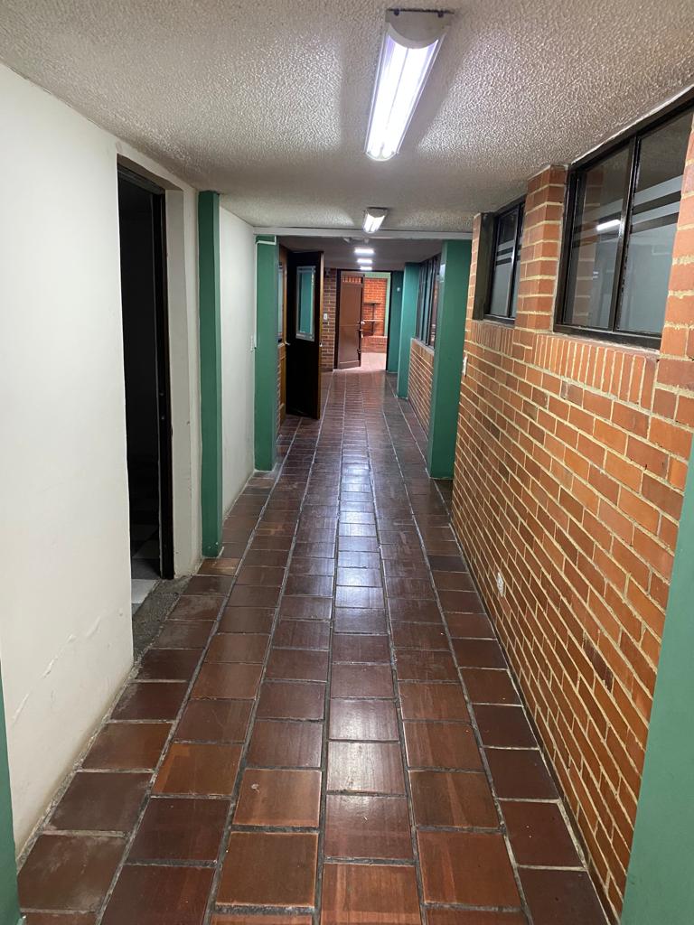 Edificio en arriendo en Colombia, Bogotá, 1800 m² · foto 4 de 24