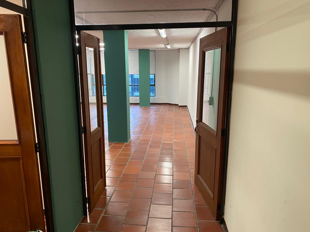 Edificio en arriendo en Colombia, Bogotá, 1800 m² · foto 21 de 24