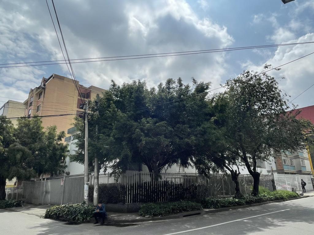 Edificio en venta en Antiguo Country, Bogotá, 828 m² · foto 3 de 6