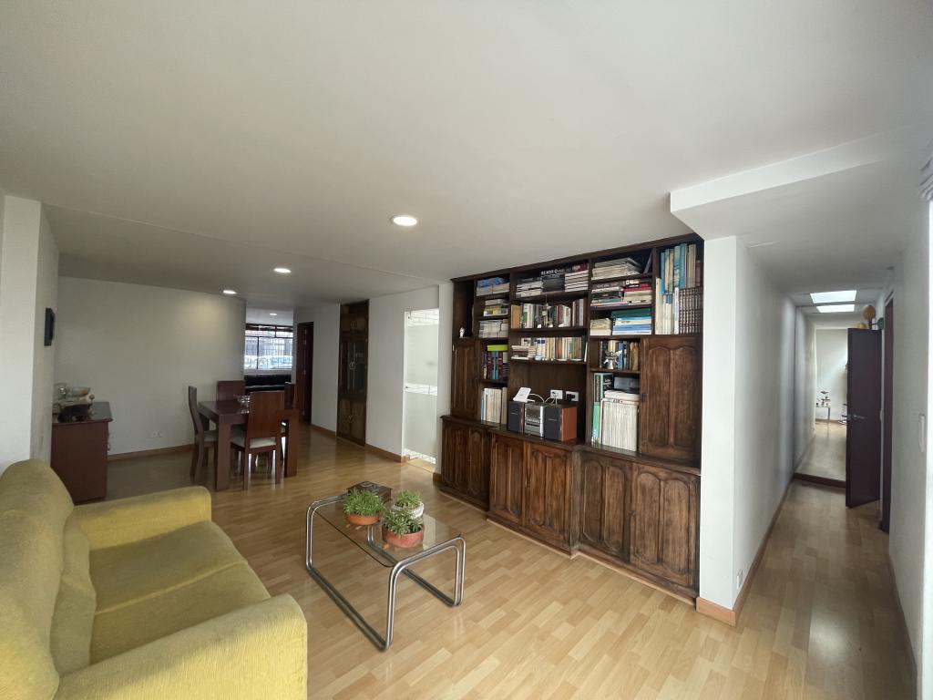 Casa de 3 alcobas en venta en Pontevedra, Bogotá, 183 m² · foto 4 de 17