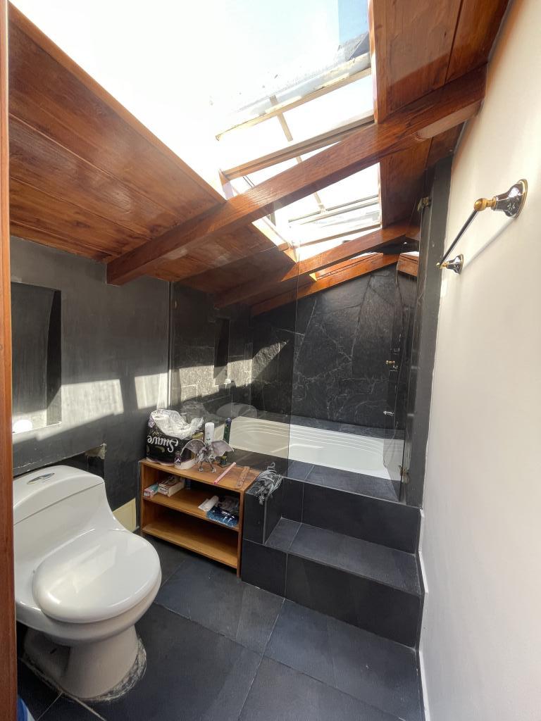 Apartamento de 3 alcobas en venta en Santa Barbara Central, Bogotá, 128 m² · foto 18 de 19