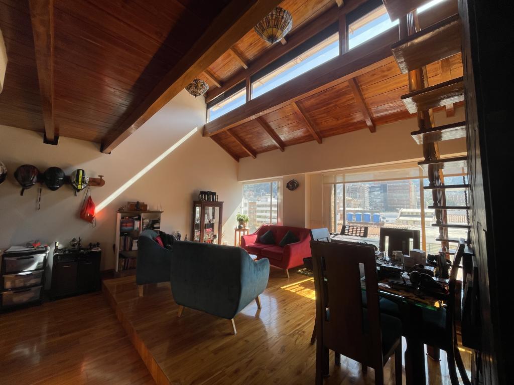 Apartamento de 3 alcobas en venta en Santa Barbara Central, Bogotá, 128 m² · foto 3 de 19