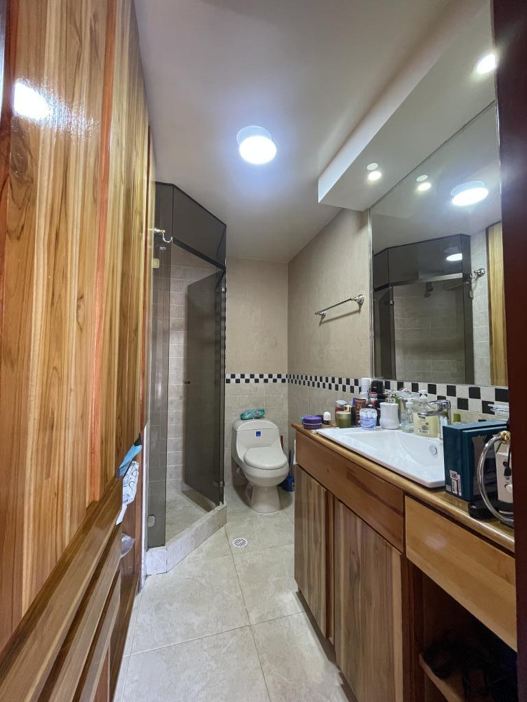 Apartamento de 3 alcobas en venta en Santa Barbara Central, Bogotá, 128 m² · foto 8 de 19