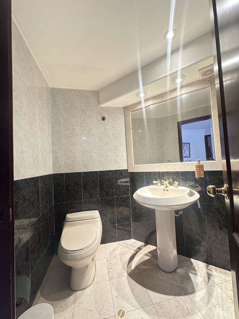Apartamento de 2 alcobas en venta en Santa Paula, Bogotá, 144 m² · foto 9 de 19