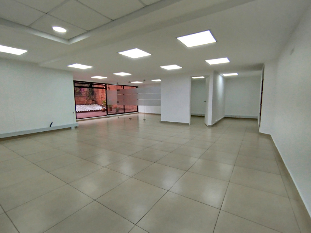 Oficina en arriendo en La Carolina, Bogotá, 174 m² · foto 3 de 16
