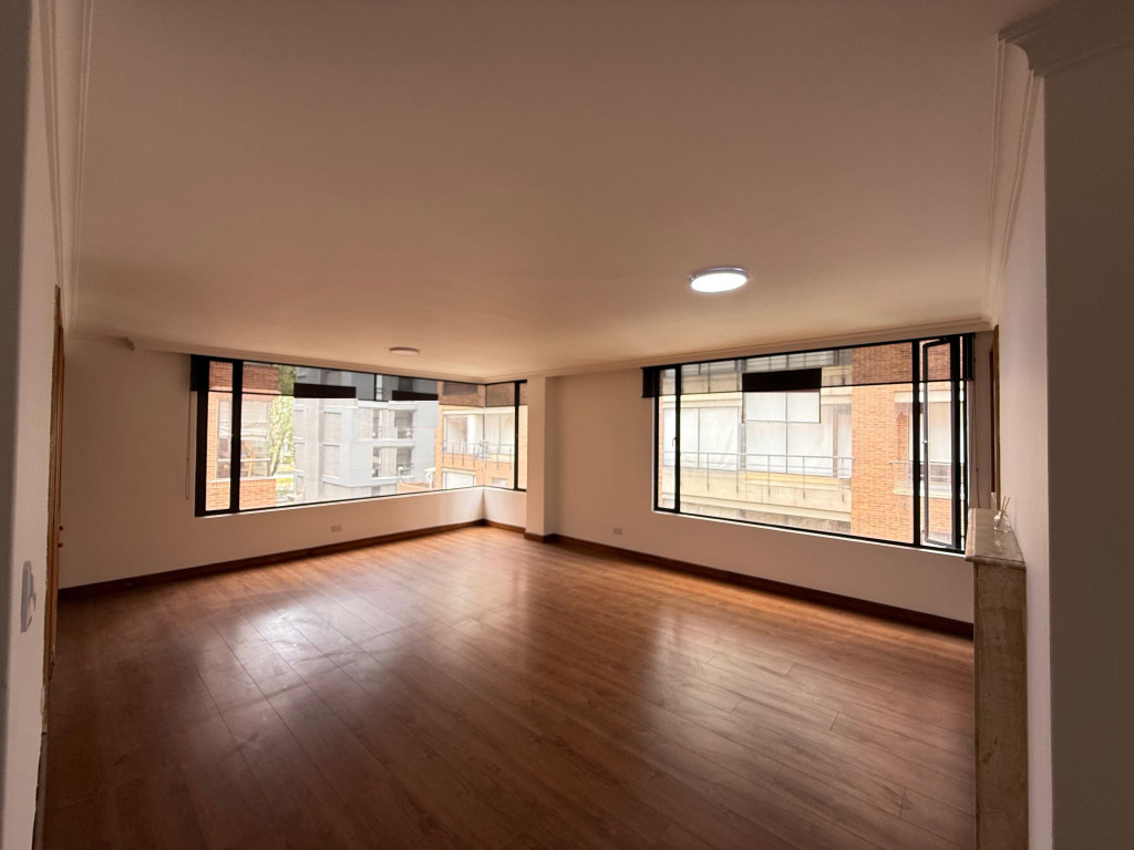 Apartamento de 3 alcobas en venta en Chico Norte Iii, Bogotá, 144 m² · foto 3 de 17