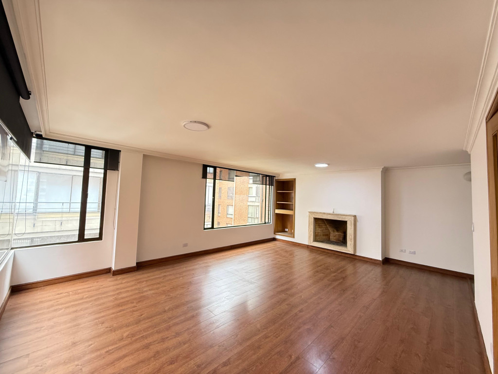 Apartamento de 3 alcobas en venta en Chico Norte Iii, Bogotá, 144 m² · foto 2 de 17