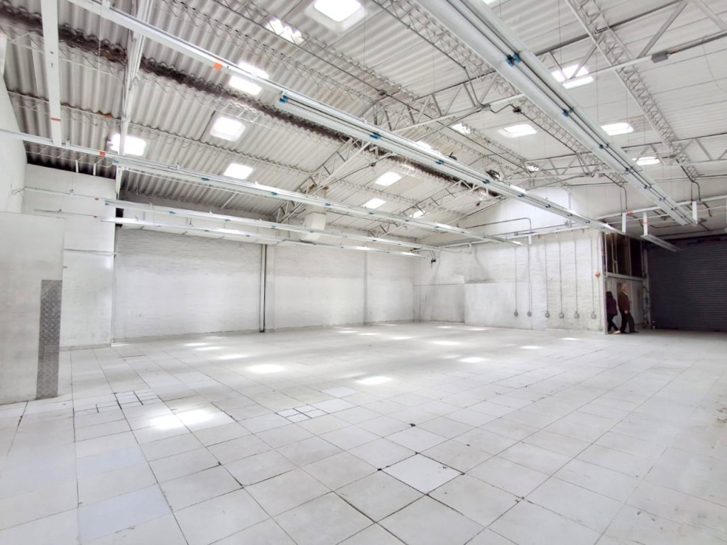 Bodega en arriendo en Villa Gladys, Bogotá, 423 m² · foto 2 de 8