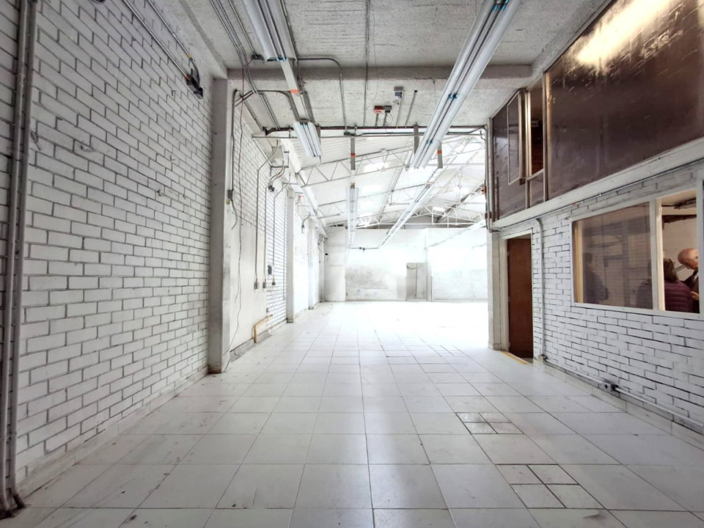 Bodega en arriendo en Villa Gladys, Bogotá, 423 m² · foto 3 de 8