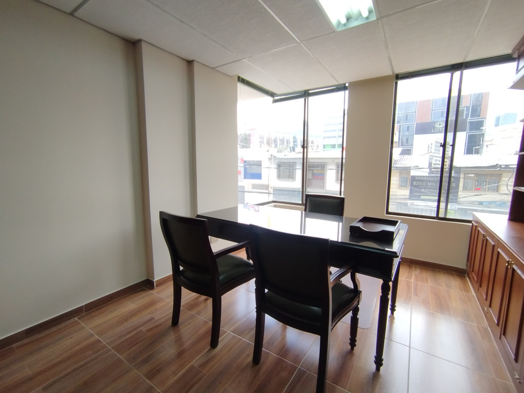 Oficina en arriendo en Santa Bárbara, Bogotá, 41 m² · foto 5 de 9
