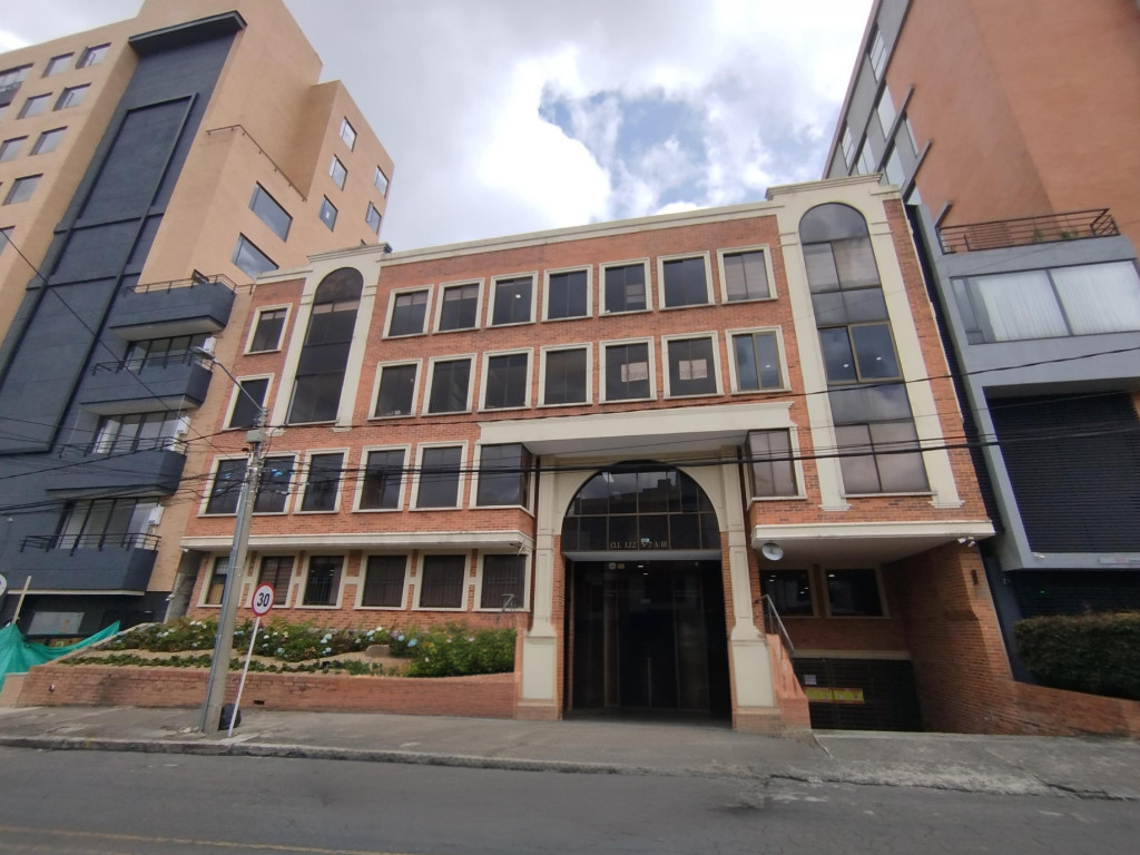 Oficina en arriendo en Santa Bárbara, Bogotá, 41 m² · foto 9 de 9