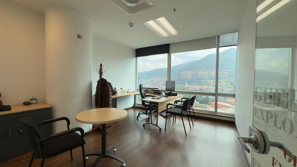 Oficina en venta en Santa Barbara, Bogotá, 316 m² · foto 10 de 17