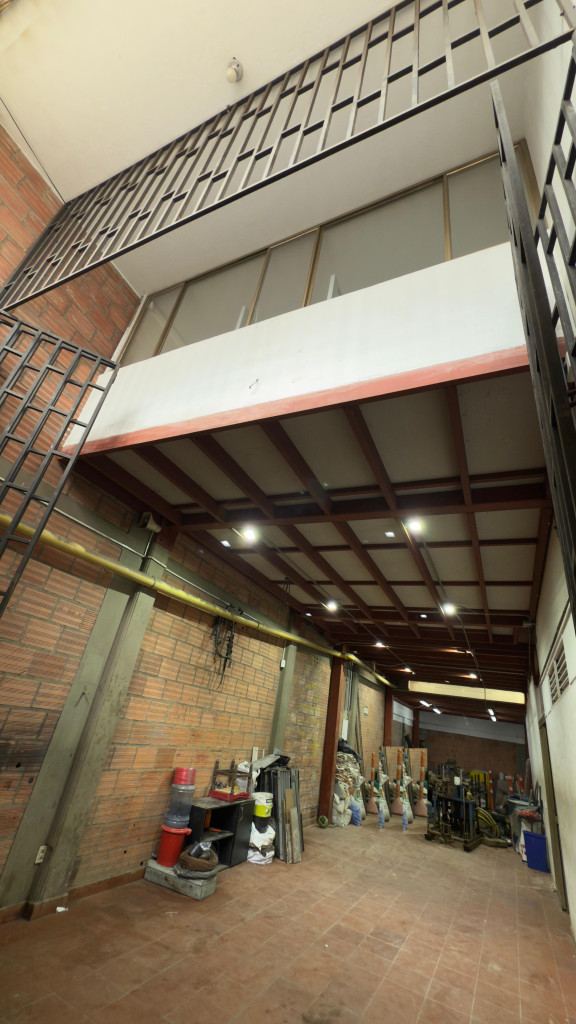Bodega en venta en San Fernando, Bogotá, 253 m² · foto 2 de 18