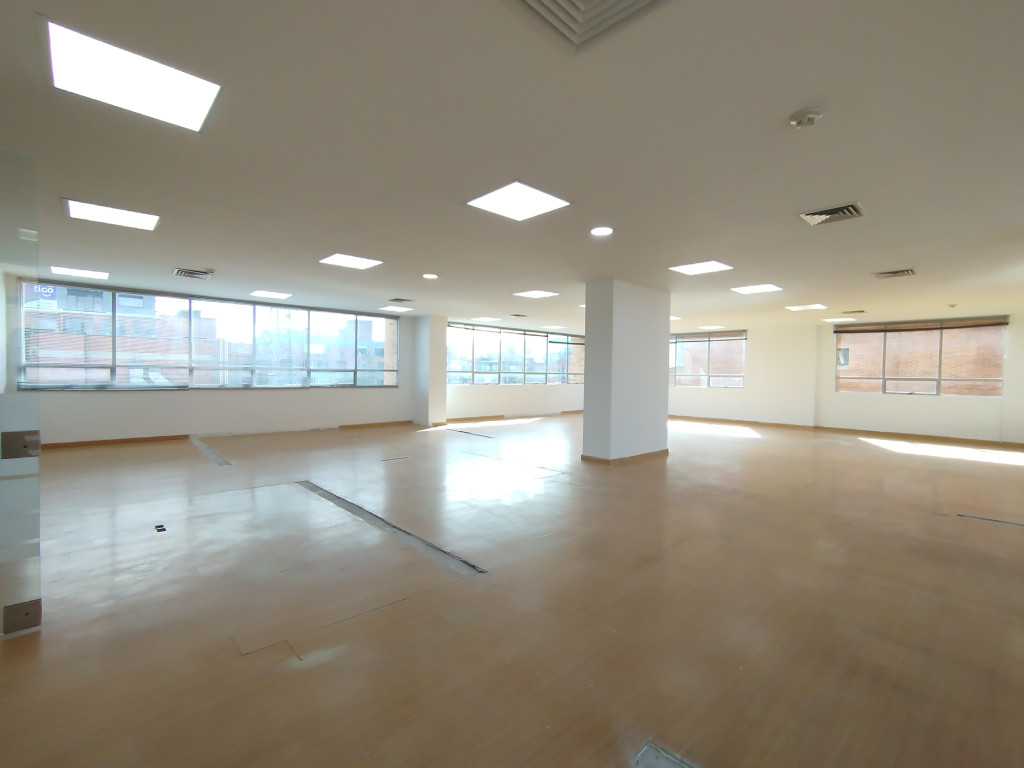 Oficina en arriendo en Santa Bibiana, Bogotá, 290 m² · foto 2 de 10