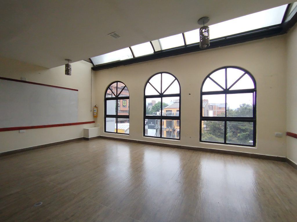 Local en arriendo en El Lago, Bogotá, 210 m² · foto 2 de 17