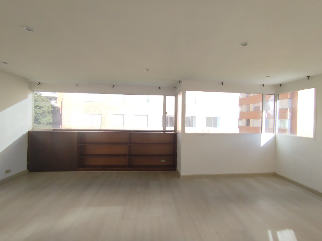 Apartamento de 1 alcoba en arriendo en Los Rosales, Bogotá, 46 m² · foto 3 de 8