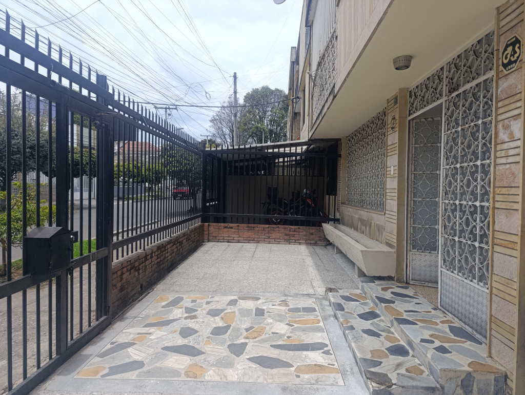 Casa en venta en San Luis, Bogotá · foto 3 de 24