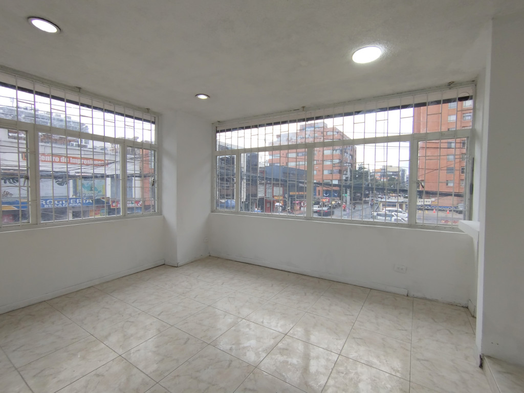Local en arriendo en El Lago, Bogotá, 66 m² · foto 2 de 8