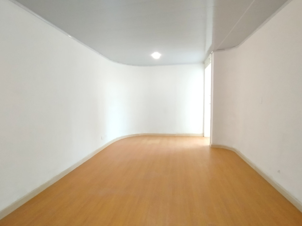 Local en arriendo en El Lago, Bogotá, 66 m² · foto 4 de 8
