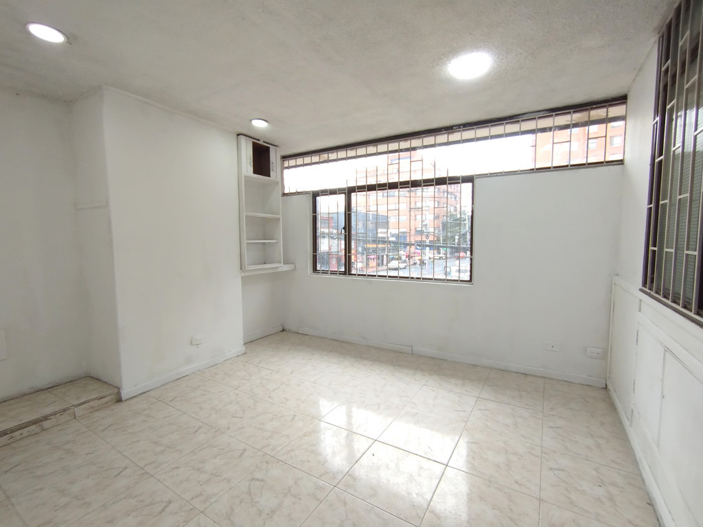 Oficina en arriendo en El Lago, Bogotá, 66 m² · foto 2 de 8