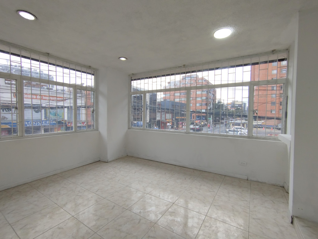 Oficina en arriendo en El Lago, Bogotá, 66 m² · foto 3 de 8