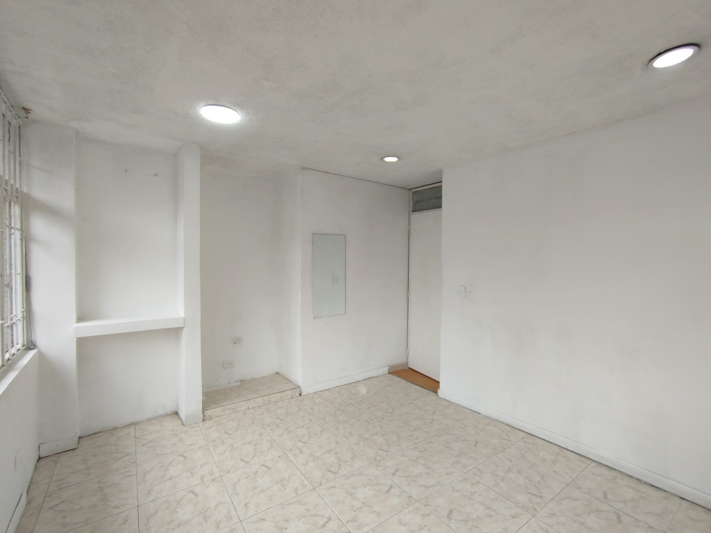 Oficina en arriendo en El Lago, Bogotá, 66 m² · foto 4 de 8