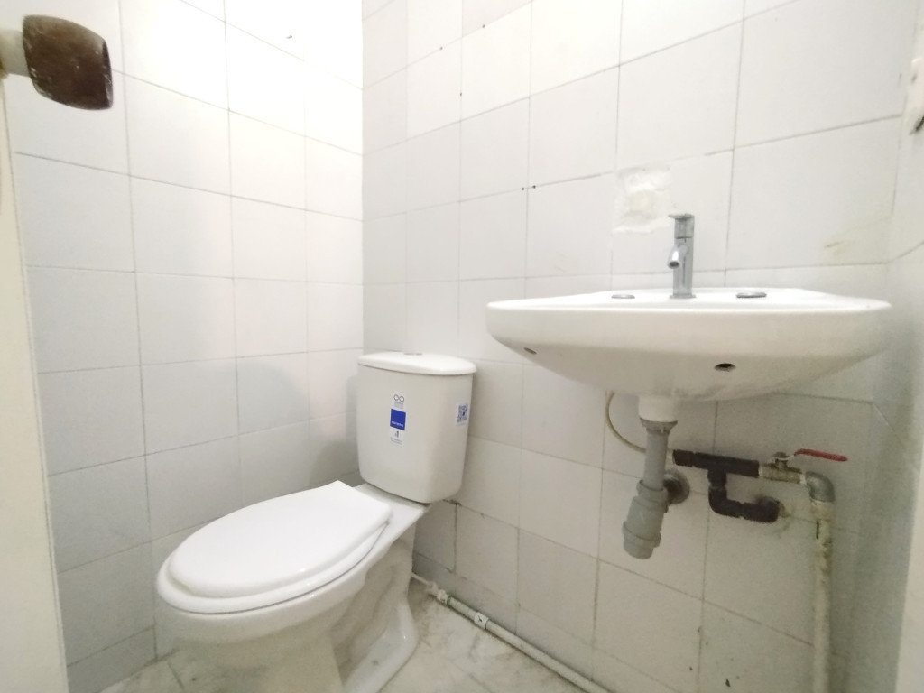 Oficina en arriendo en El Lago, Bogotá, 66 m² · foto 6 de 8
