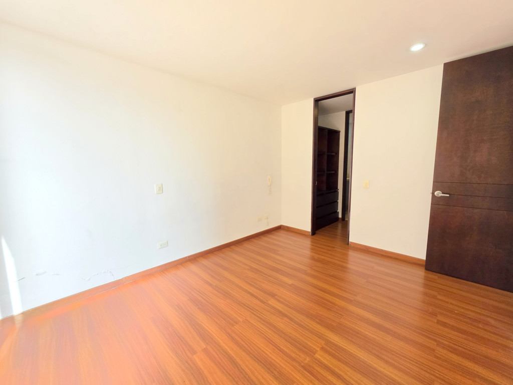 Apartamento de 2 alcobas en arriendo en Santa Barbara Occidental, Bogotá, 87 m² · foto 11 de 15