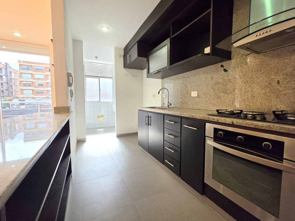 Apartamento de 2 alcobas en arriendo en Santa Barbara Occidental, Bogotá, 87 m² · foto 4 de 15