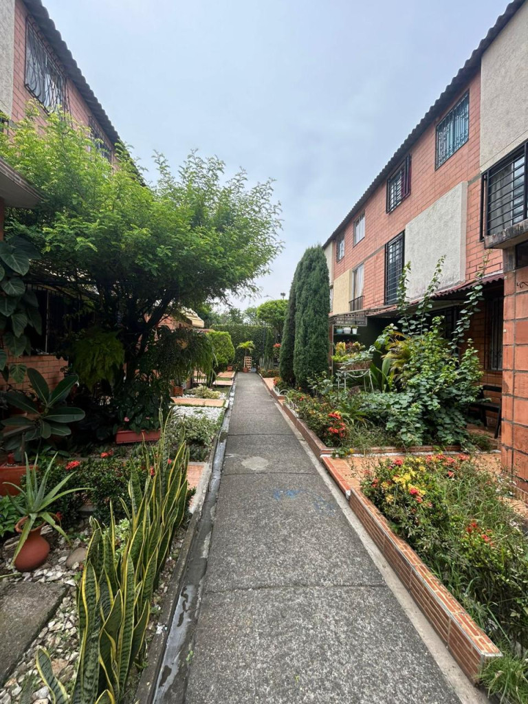 Casa en venta · Ciudad 2000, Cali