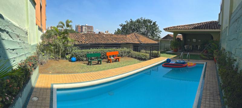 Casa En Venta - Mameyal, Cali
