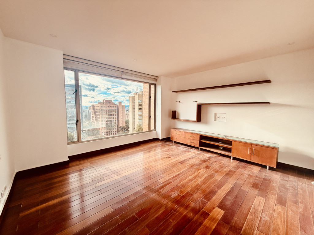 Apartamento En Arriendo - Los Rosales, Bogotá