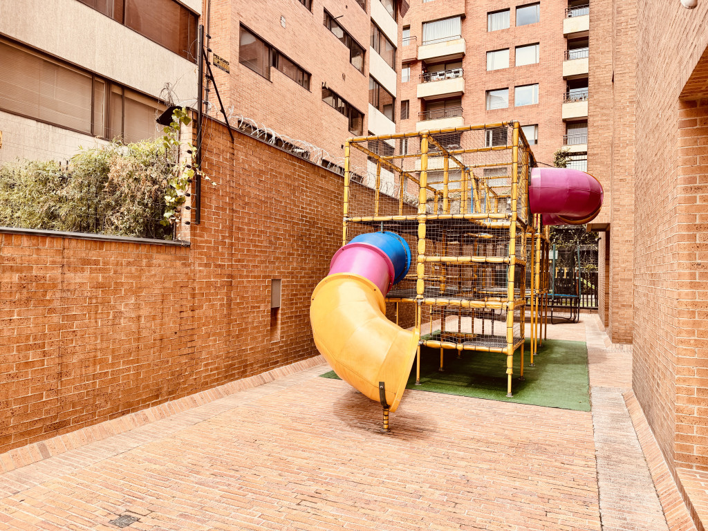Apartamento En Arriendo - Los Rosales, Bogotá