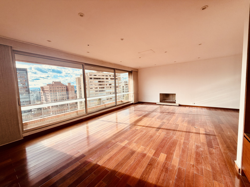 Apartamento En Arriendo - Los Rosales, Bogotá