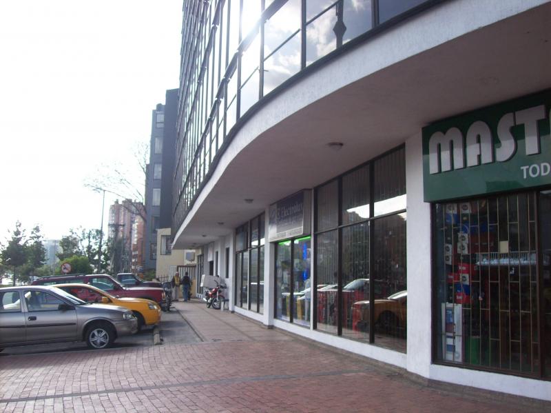 Oficina en arriendo en Andes Norte, Bogotá, 32 m² · foto 2 de 11