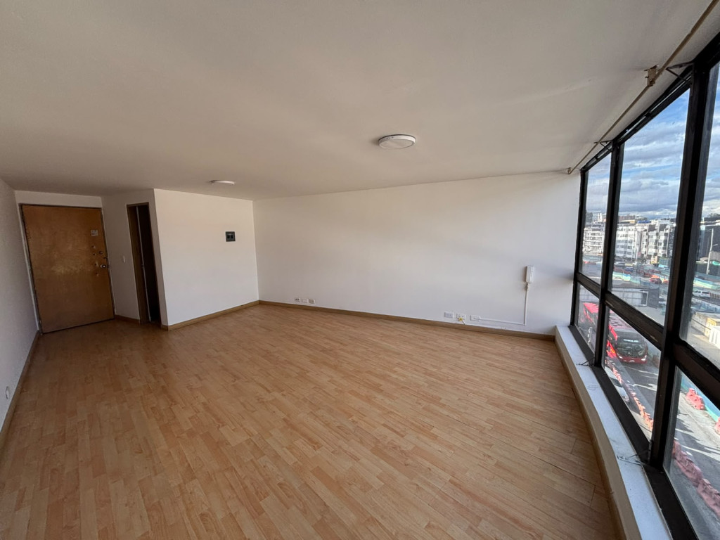 Oficina en arriendo en Andes Norte, Bogotá, 32 m² · foto 3 de 11