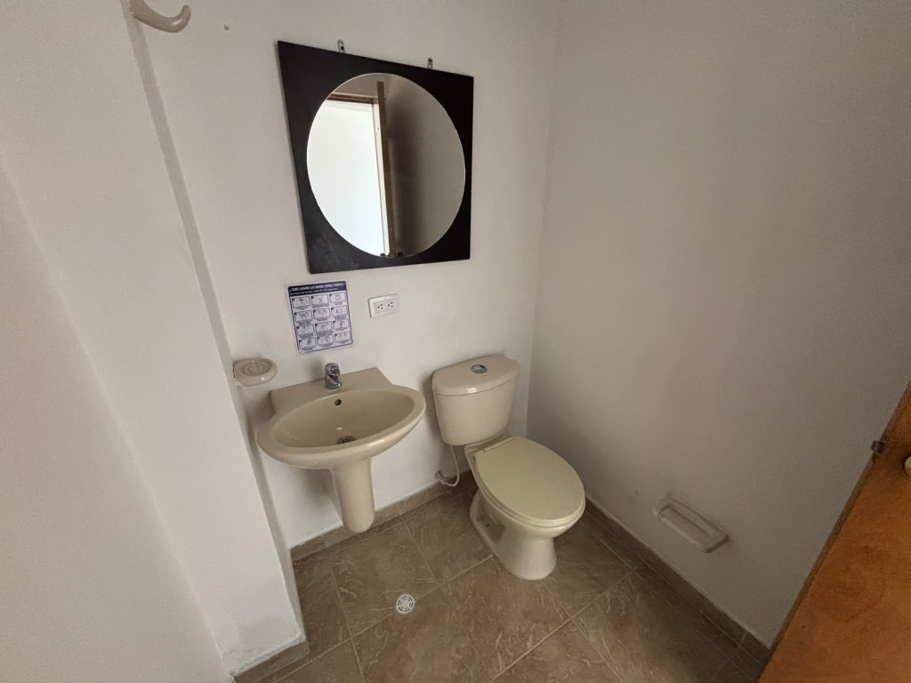 Oficina en arriendo en Andes Norte, Bogotá, 32 m² · foto 7 de 11