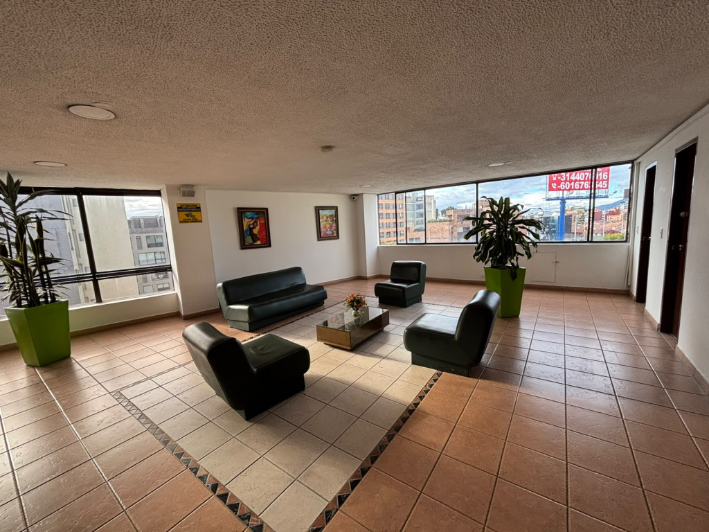 Oficina en arriendo en Andes Norte, Bogotá, 32 m² · foto 8 de 11