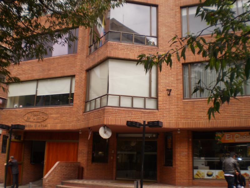 Oficina en arriendo en Quinta Camacho, Bogotá, 40 m² · foto 2 de 11