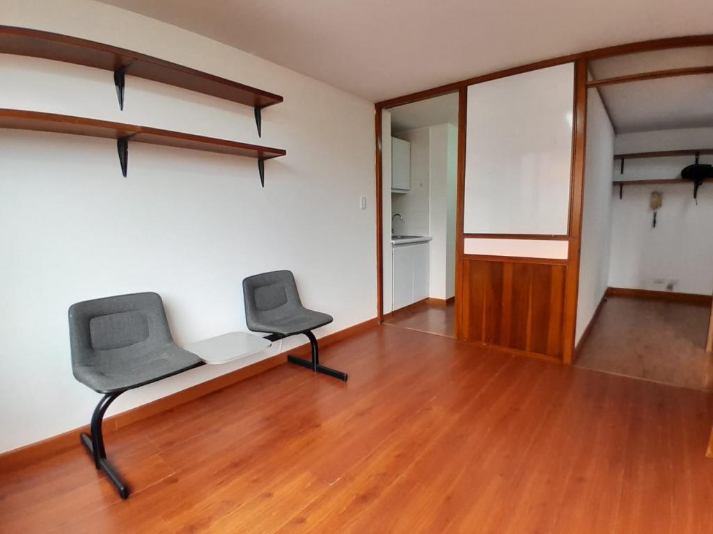 Oficina en arriendo en Quinta Camacho, Bogotá, 40 m² · foto 8 de 11